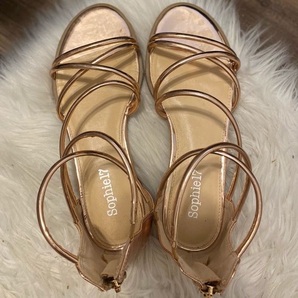 Sophie 17 rose gold sandals. Size 8 1\2. - Picture 1 of 3